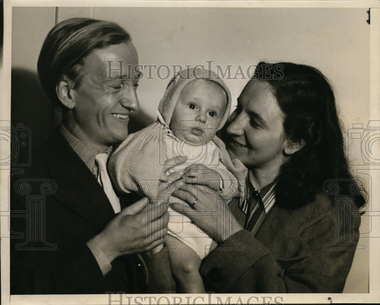 1940 Press Photo Mr and Mrs JH Neave and Baby Came to US From Sweden Thru Russia