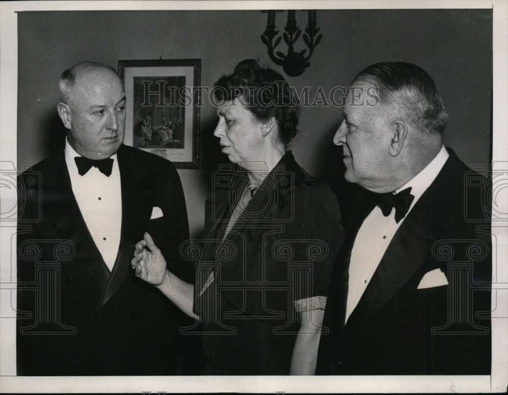 1940 Press Photo Mrs Franklin D Roosevelt & Senator Daid Walsh, Postmaster Gen