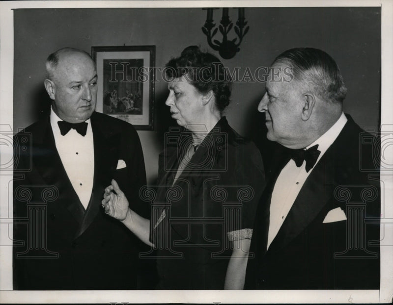 Load image into Gallery viewer, 1940 Press Photo Mrs Franklin D Roosevelt &amp; Senator Daid Walsh, Postmaster Gen
