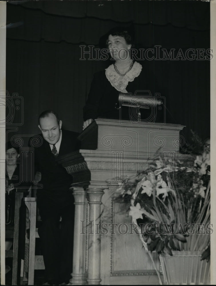 Load image into Gallery viewer, 1938 Press Photo Mrs Franklin D Roosevelt Addressing Keuka College for Women
