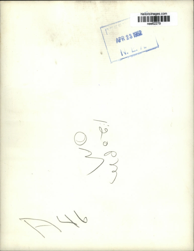 1952 Press Photo Mrs Joseph Babcock Curls Baby Daughters Hair in Indianapolis