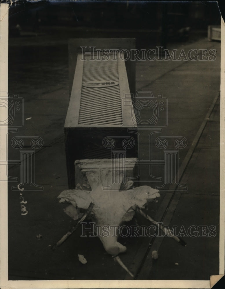 1924 Press Photo Cleveland Coliseum Pillar Blown Over by Strong Winds