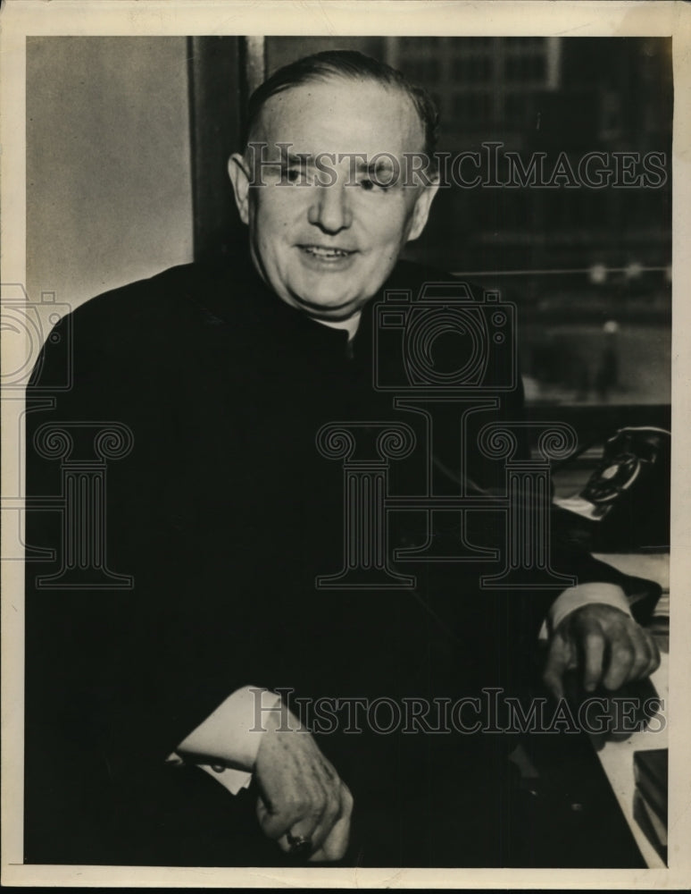 1943 Press Photo Ohio Bishop James McFadden - nee62332