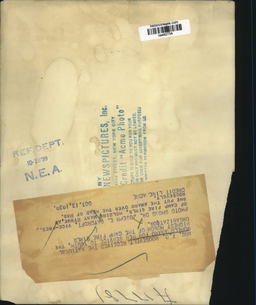 1939 Press Photo Dr., Joseph Baycroft holding Mary Byrne. - nee62734