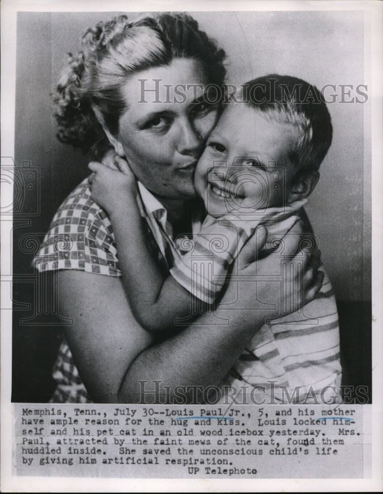 Load image into Gallery viewer, 1952 Press Photo Louis Paul Jr Locks Himself in Wood Icebox in Memphis Tennessee
