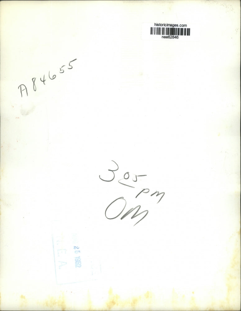 1952 Press Photo Louis Paul Jr Locks Himself in Wood Icebox in Memphis Tennessee