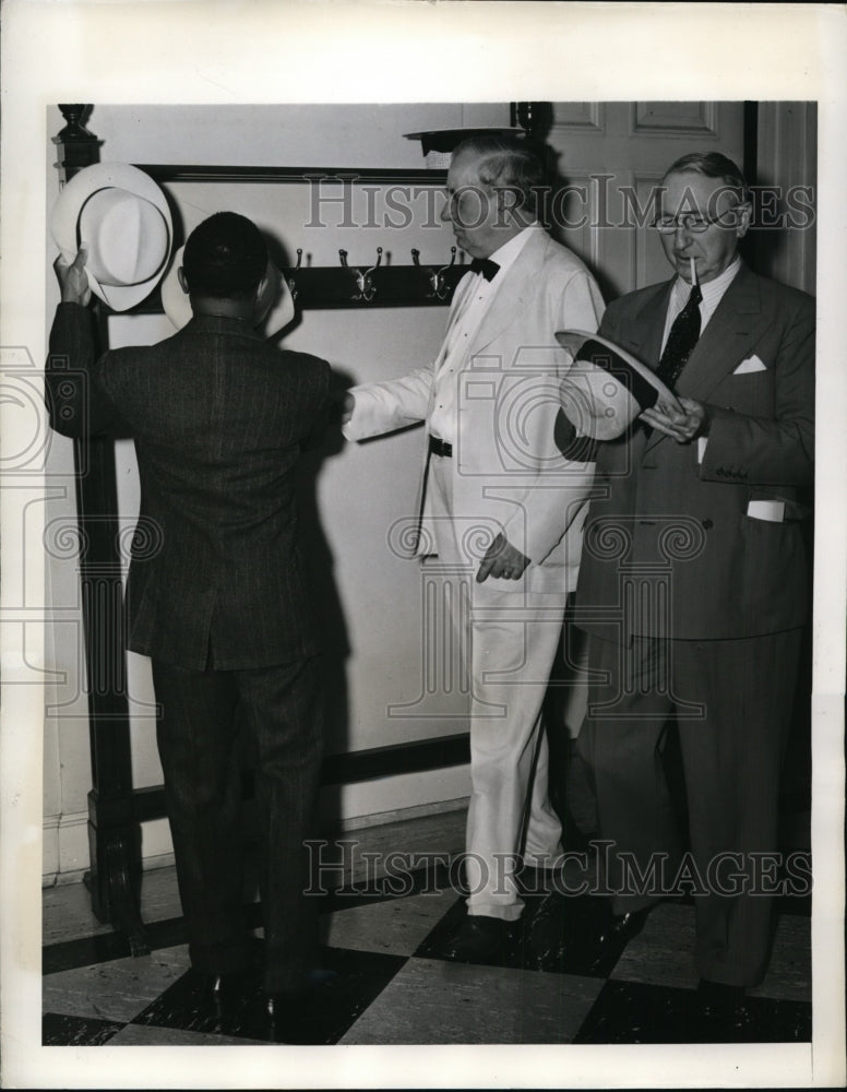 Load image into Gallery viewer, 1941 Press Photo Sen. Tom Connally &amp; Sen. Walter George Claim Hats Outside
