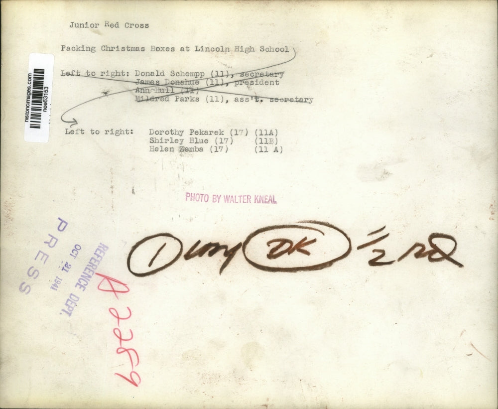 1941 Press Photo Junior Red Cross Packing Christmas Boxes at Lincoln High School