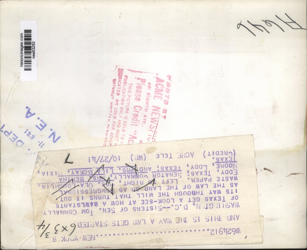 1941 Press Photo Texas Senator Tom Conally & Sisters View Law Bill - nee63282