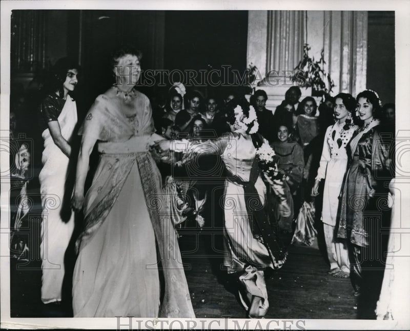 Load image into Gallery viewer, 1952 Press Photo First Lady Eleanor Roosevelt Dancing at Pakistan Reception

