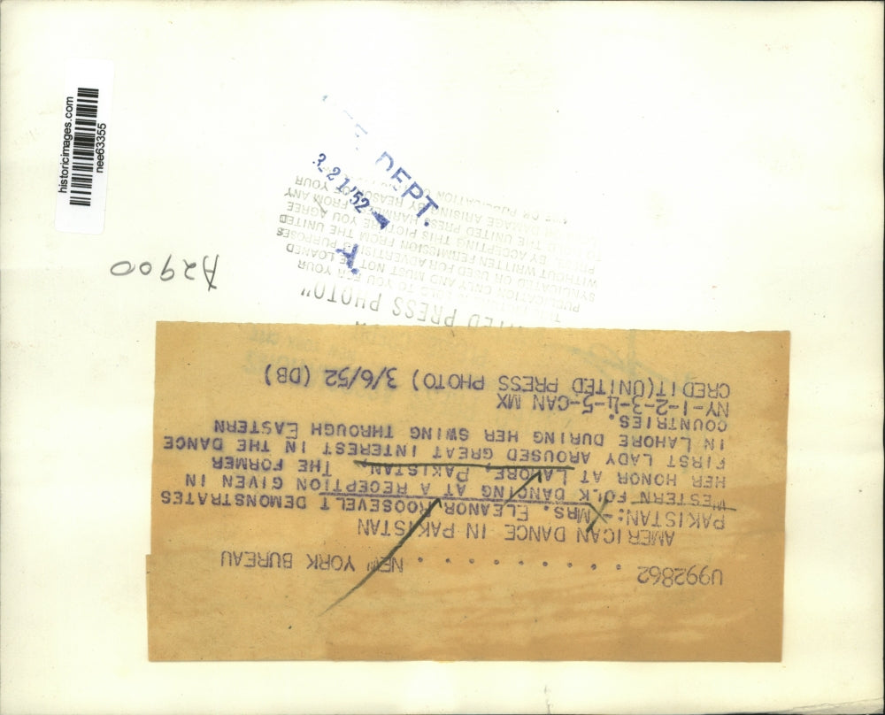 1952 Press Photo First Lady Eleanor Roosevelt Dancing at Pakistan Reception