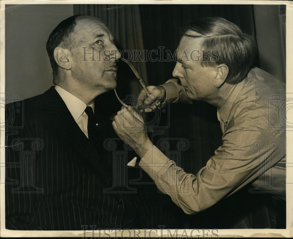 1968 Press Photo Dutch Foreign Minister Dr. Joseph Luns Measured for Wax Statue