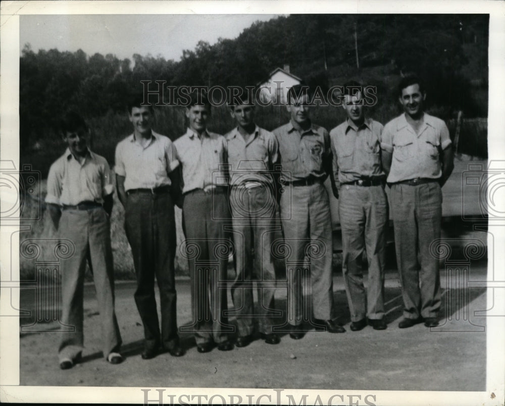 1943 Press Photo The seven sons of William Ponder take up military service