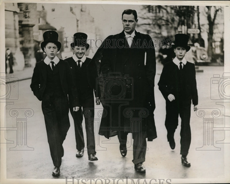 Load image into Gallery viewer, 1938 Press Photo Twins Puzzle Eton Collegians
