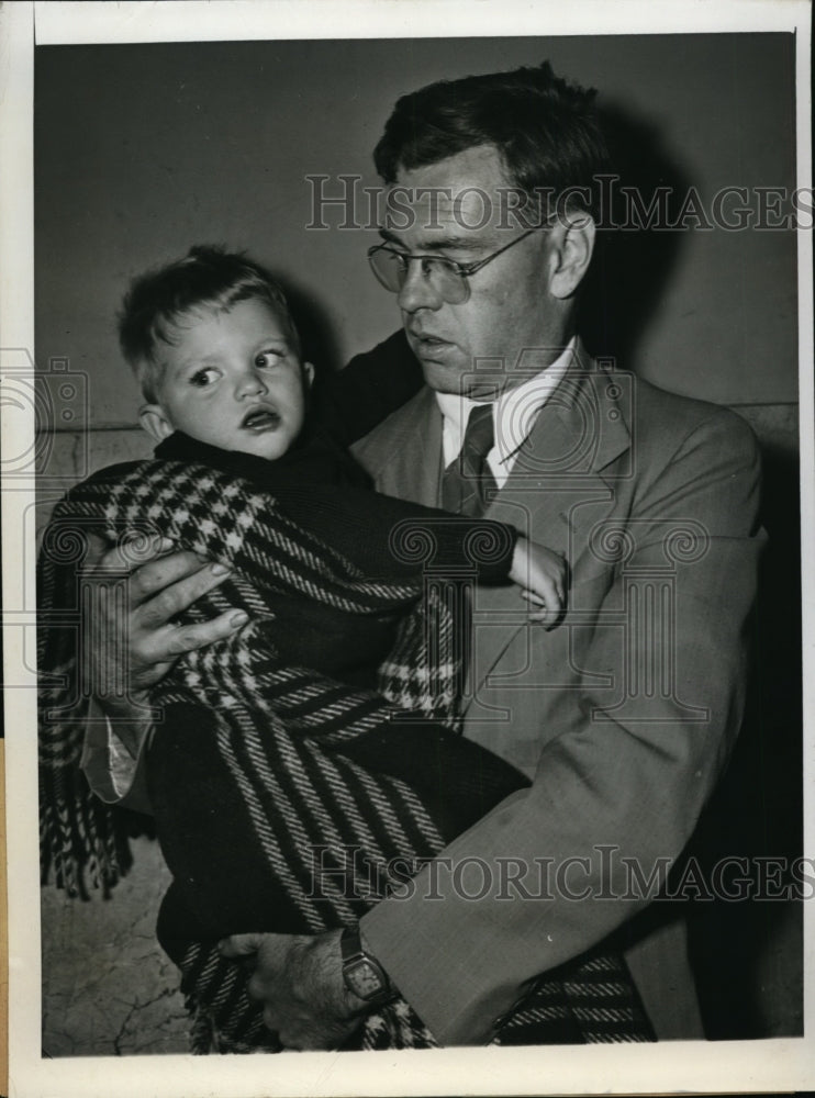 Load image into Gallery viewer, 1946 Press Photo Chicago Illinois, Jimmy Hughes, Phoenix Arizona, Hospital
