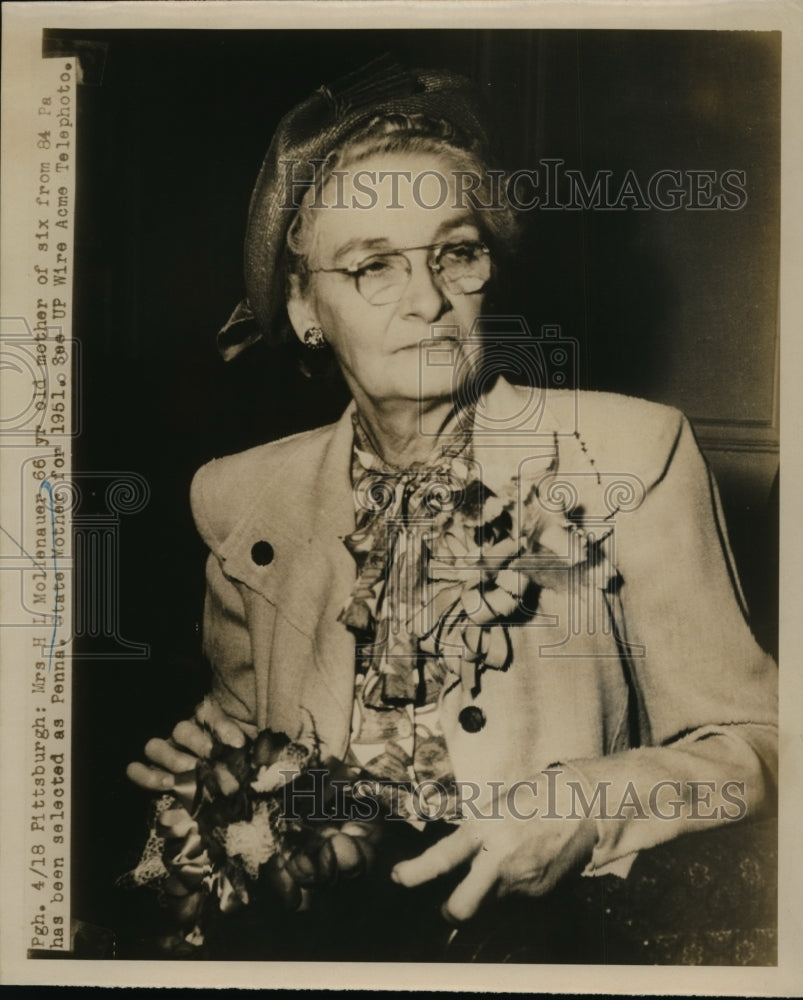1951 Press Photo Mrs HL Mollenauer "Penn State Mother of Year" - nee64642