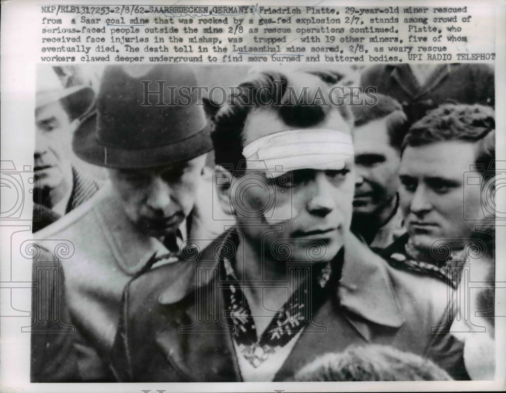 1962 Press Photo Friedrich Platte Miner Rescued from Sarr Coal Mine Germany