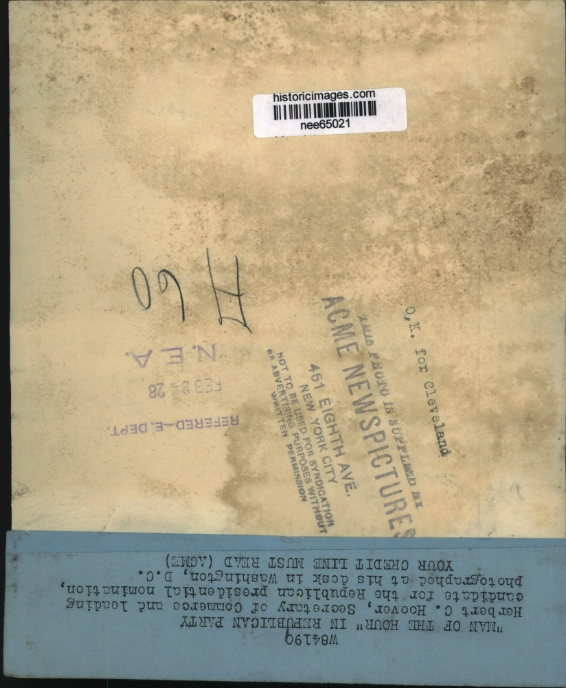 1928 Press Photo Herbert Hoover, Secretary of Commerce at his desk in Wash.