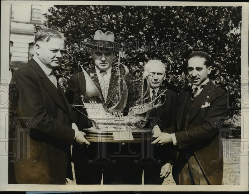 Load image into Gallery viewer, 1928 Press Photo Herbert Hoover accepted trophy from King Alfenson of Spain.
