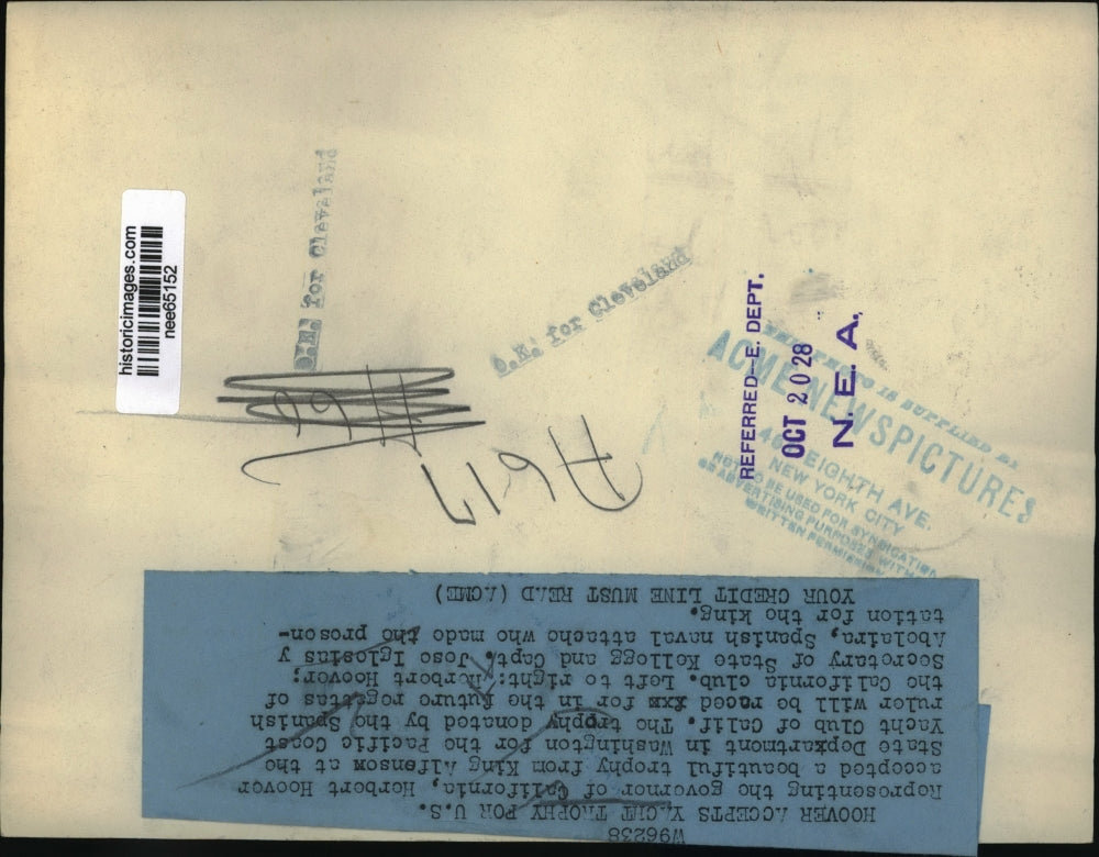 1928 Press Photo Herbert Hoover accepted trophy from King Alfenson of Spain.