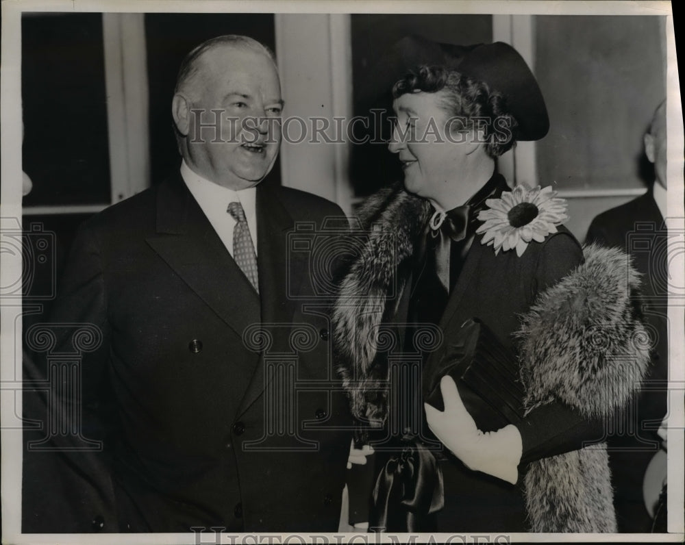 1936 Press Photo Herbert Hoover with Mrs J Worthington Scranton. - nee65205