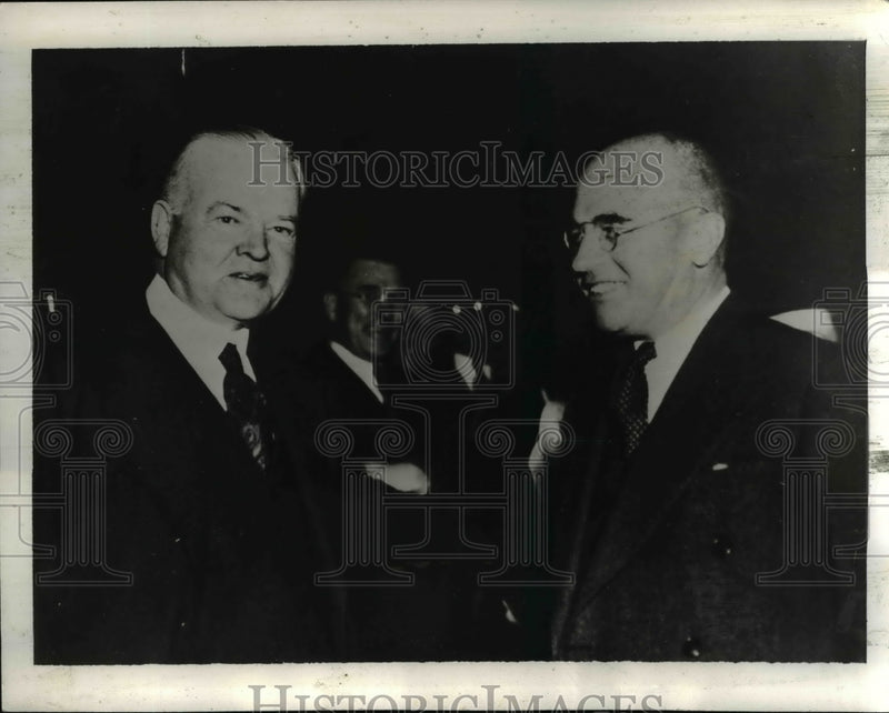 Load image into Gallery viewer, 1936 Press Photo Former President Hoover with Lyle Jackson at Univ of Nebraska
