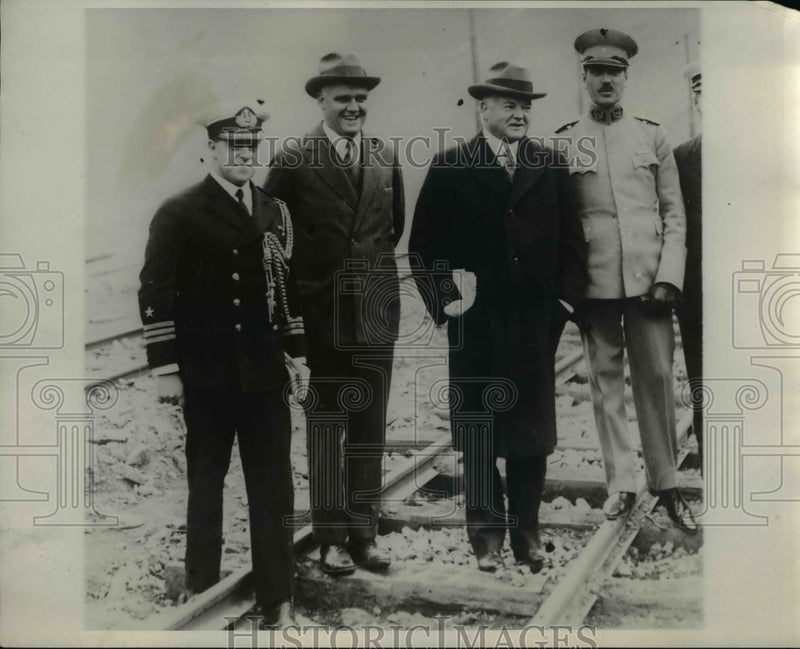 Load image into Gallery viewer, 1929 Press Photo Carlos Garfiaf G Akerson Commander Train USS Maryland in Chile
