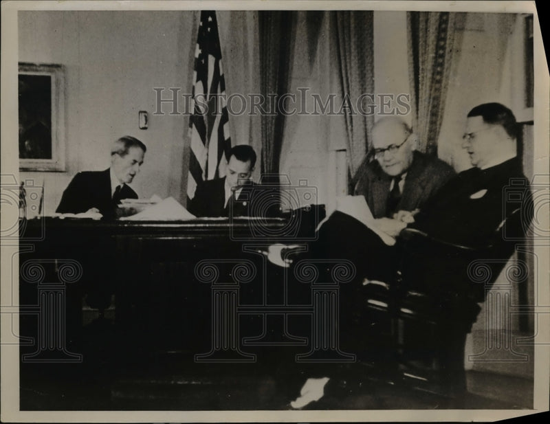 Load image into Gallery viewer, 1936 Press Photo Marvin MacIntyre, Mr. Roosevelt at the White house Washington
