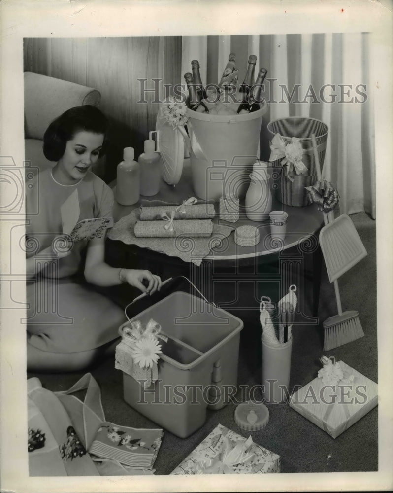 Load image into Gallery viewer, 1958 Press Photo Kitchen Clean Up Shower - nee65281
