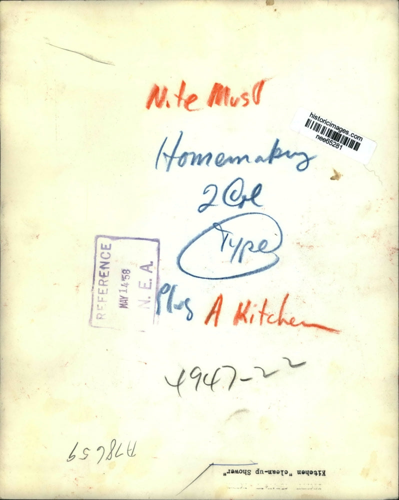 1958 Press Photo Kitchen Clean Up Shower - nee65281