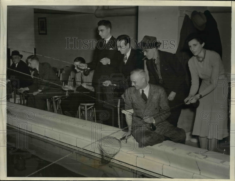 Load image into Gallery viewer, 1943 Press Photo Chicago 25 expert fishermen entrants of casting tournament.
