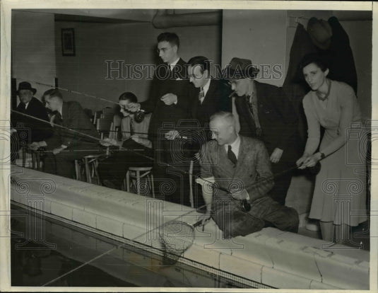 1943 Press Photo Chicago 25 expert fishermen entrants of casting tournament.