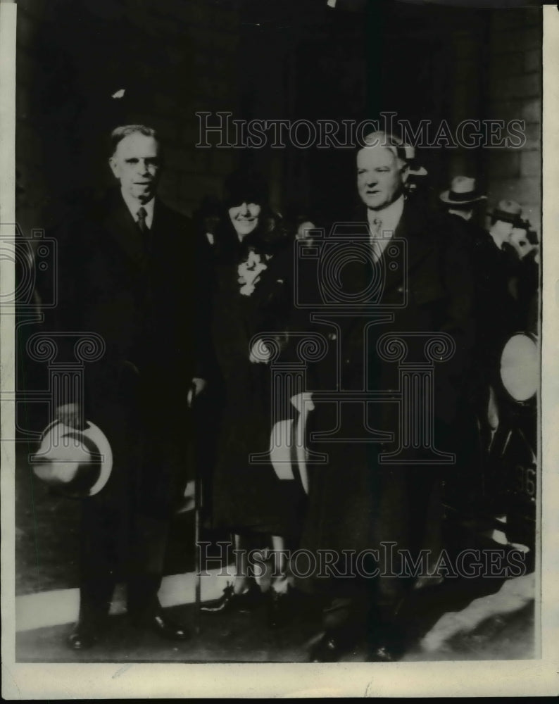 1929 Press Photo Sec. H. Work meets Pres. Herbert Hoover and Wife in Washington.