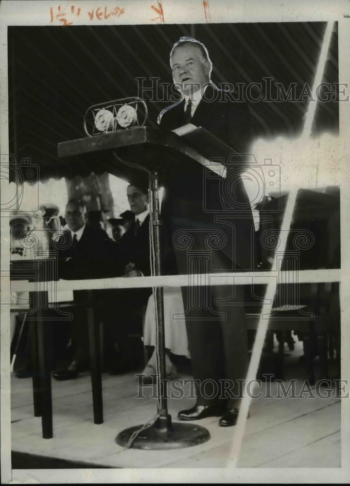 Load image into Gallery viewer, 1932 Press Photo Pres. Herbert Hoover Making Principle Address At Howard Uni
