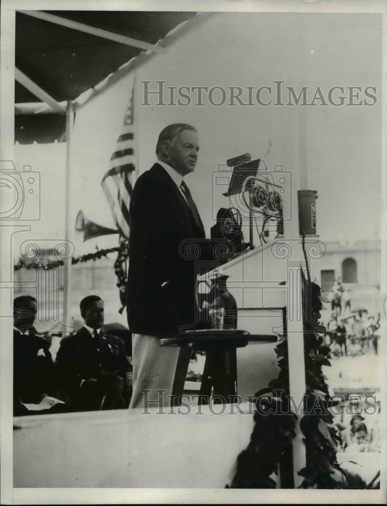 Load image into Gallery viewer, 1932 Press Photo President Herbert Hoover Making Speech - nee65672
