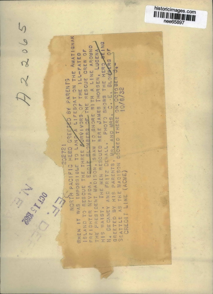 1932 Press Photo Eddie Blomberg of rescue crew greeted by parents.