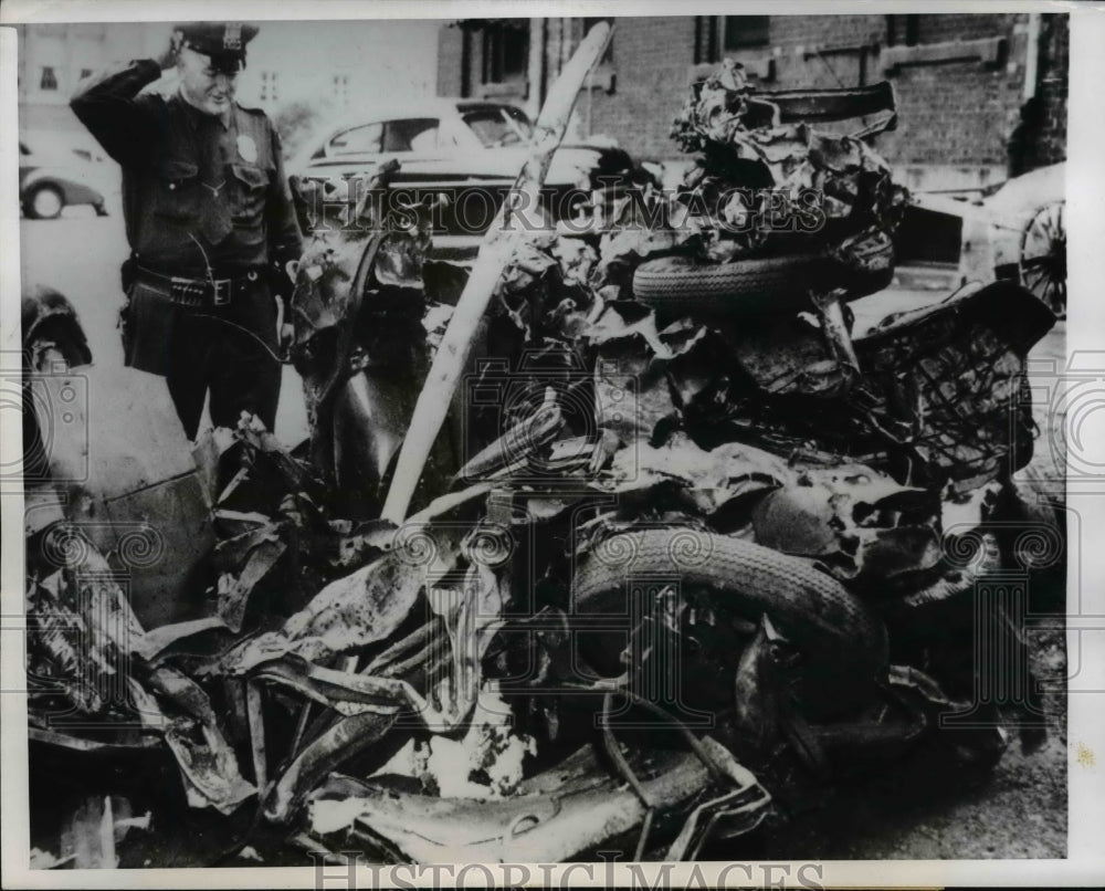 1950 Press Photo Policeman Automobile hit by New York Central Train - nee65979