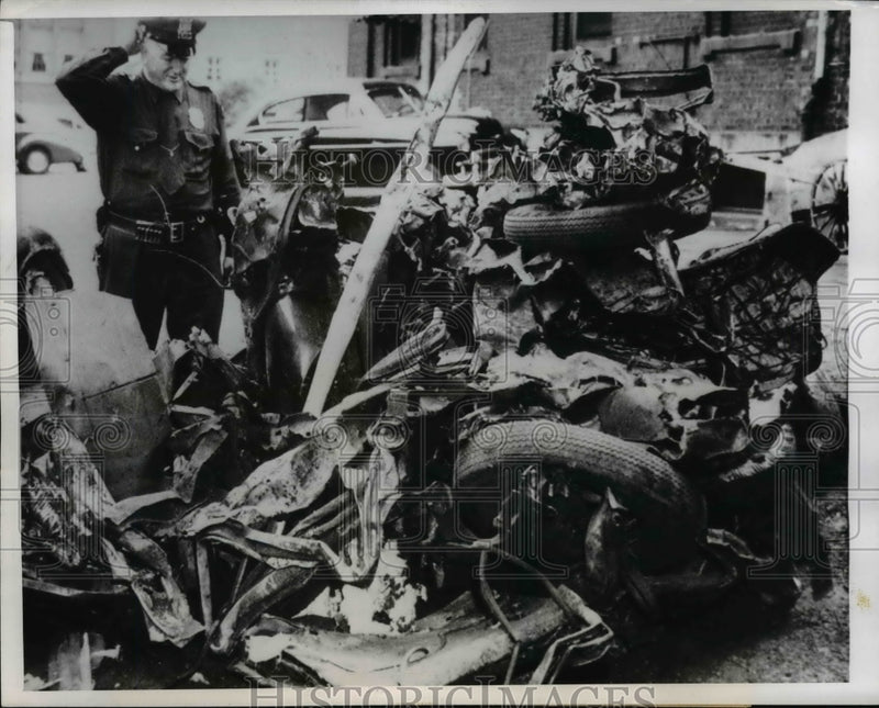 Load image into Gallery viewer, 1950 Press Photo Policeman Automobile hit by New York Central Train - nee65979
