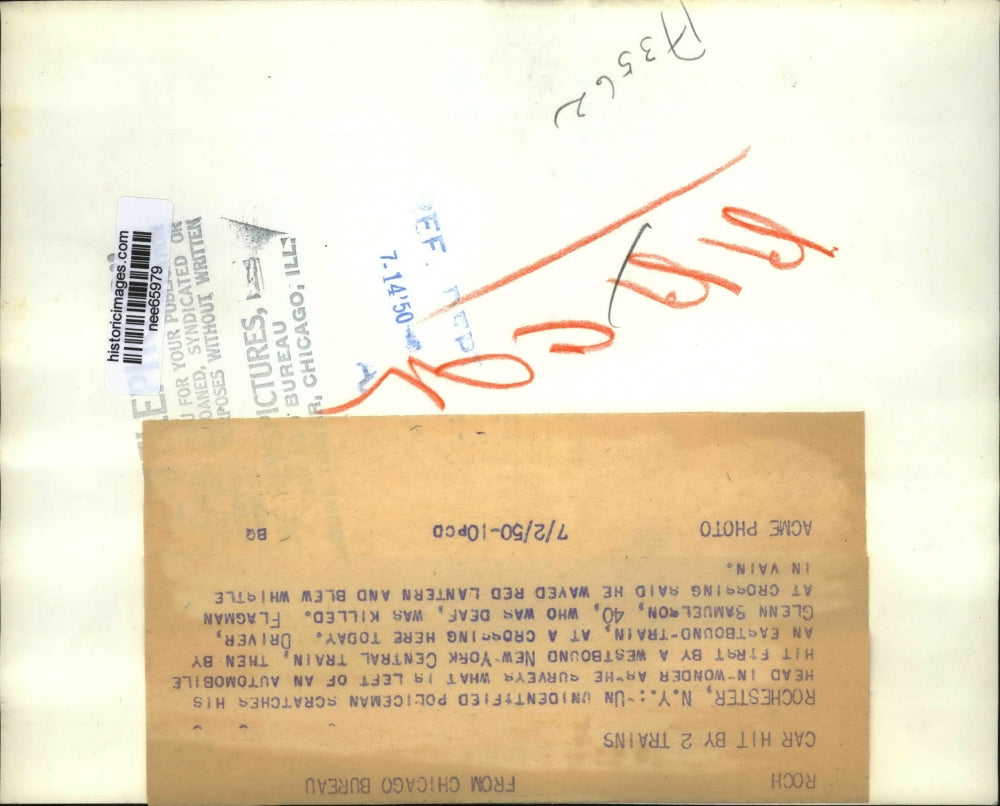 1950 Press Photo Policeman Automobile hit by New York Central Train - nee65979