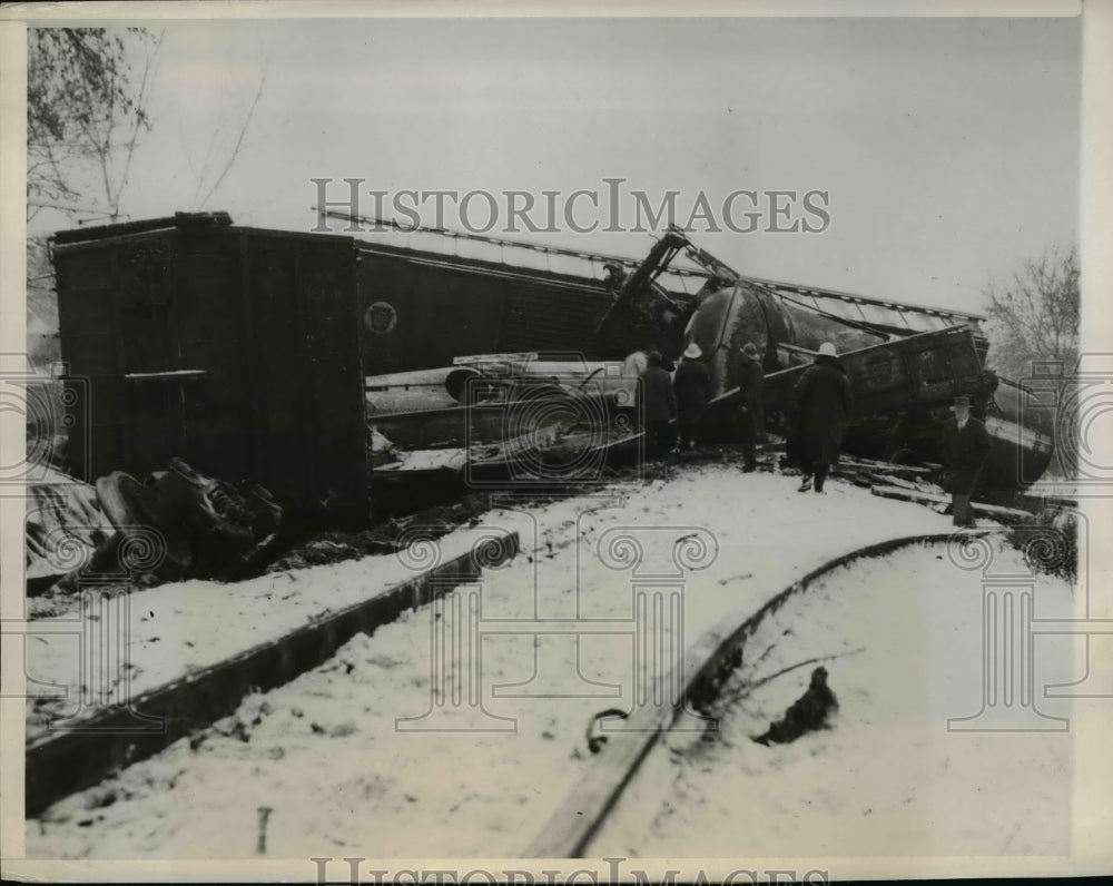 1948 Press Photo Freight Train Wreck Grand Rapids, Michigan - nee65984