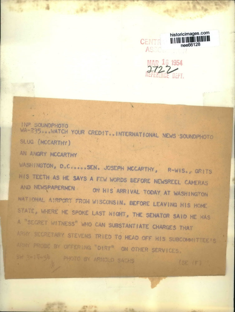 1954 Press Photo Sen. Joseph McCarthy says few words before cameras and newsmen.