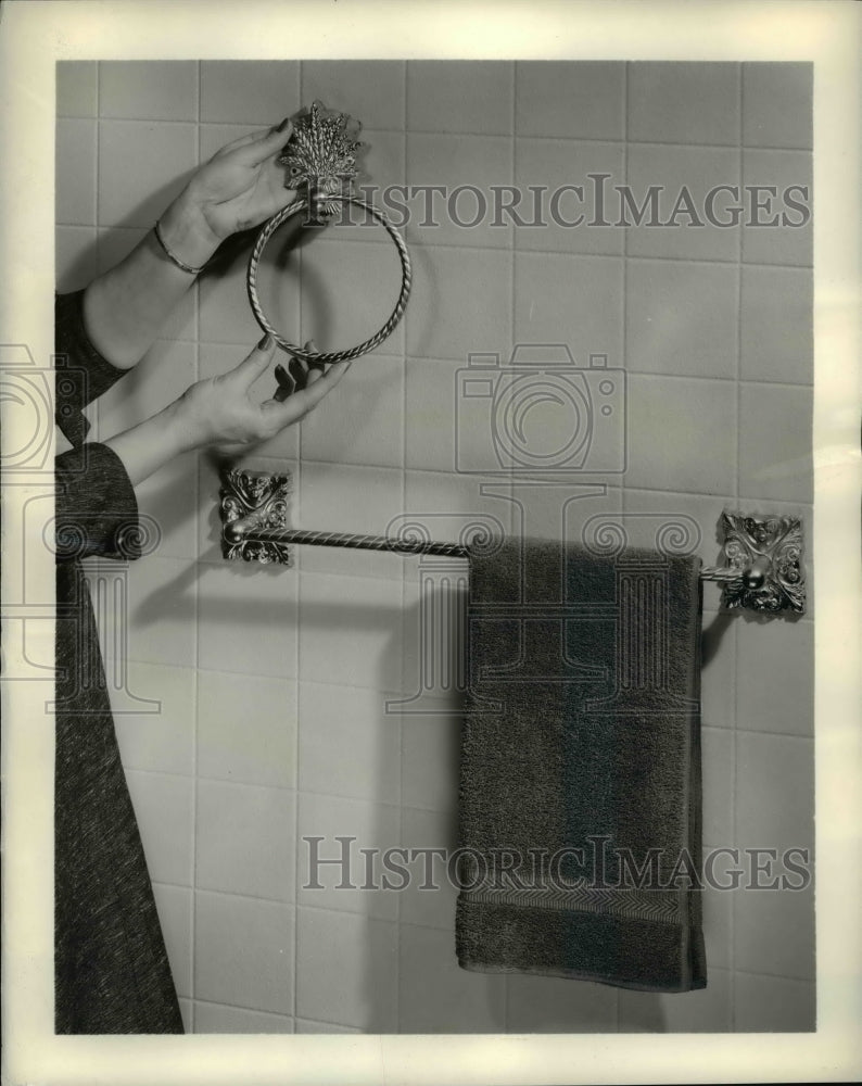 1958 Press Photo Elegant Styling enhance bathroom decor - nee66348