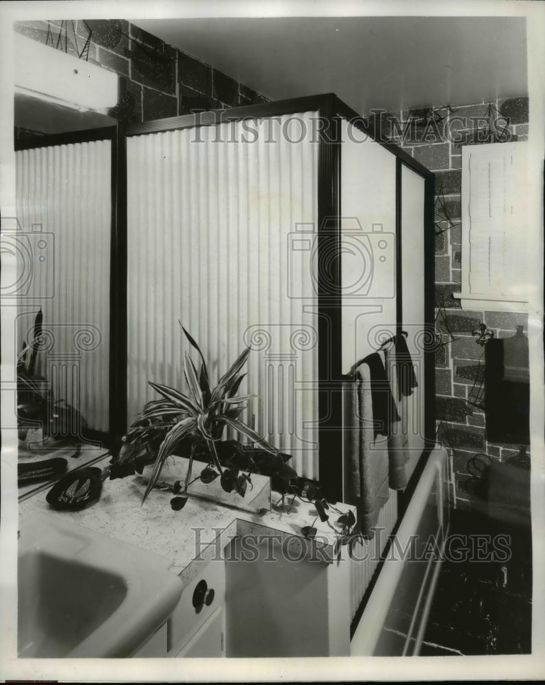 Load image into Gallery viewer, 1958 Press Photo Fiberglass tub enclosures gain in popularity - nee66365
