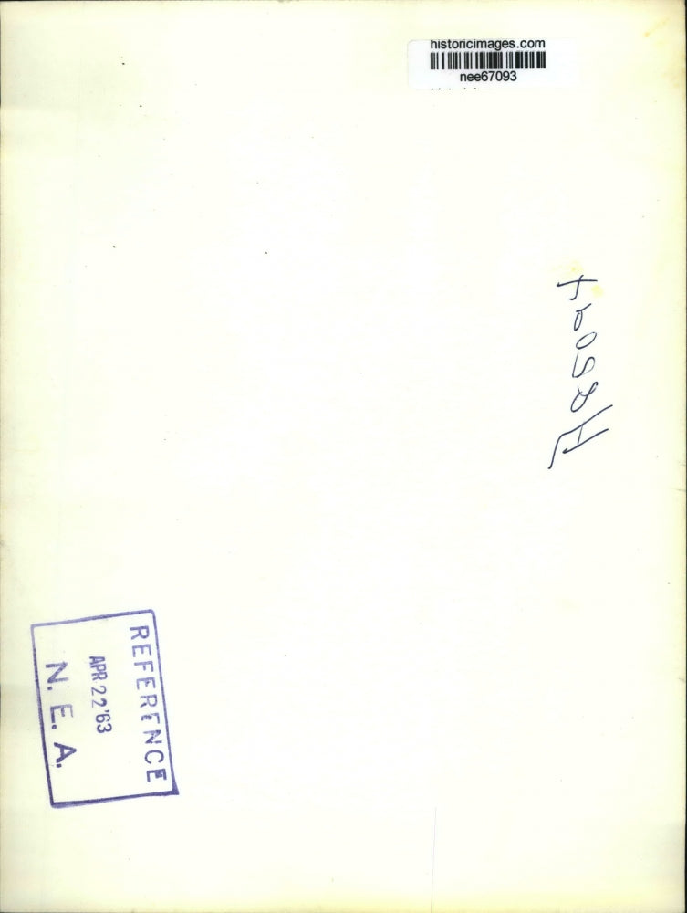 1963 Press Photo Washington Holding a pointer President Kennedy during speech.