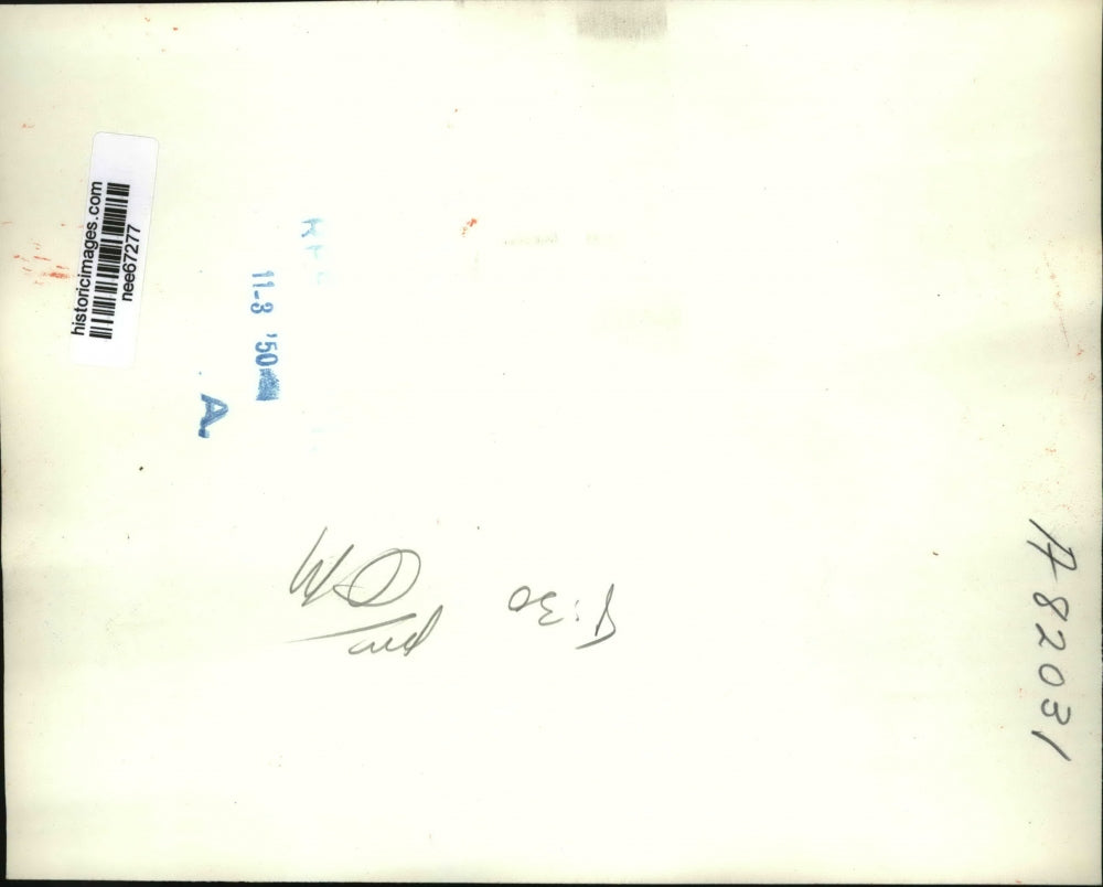 1950 Press Photo Mrs Thomas Jones meets her husband at a Recuperation camp