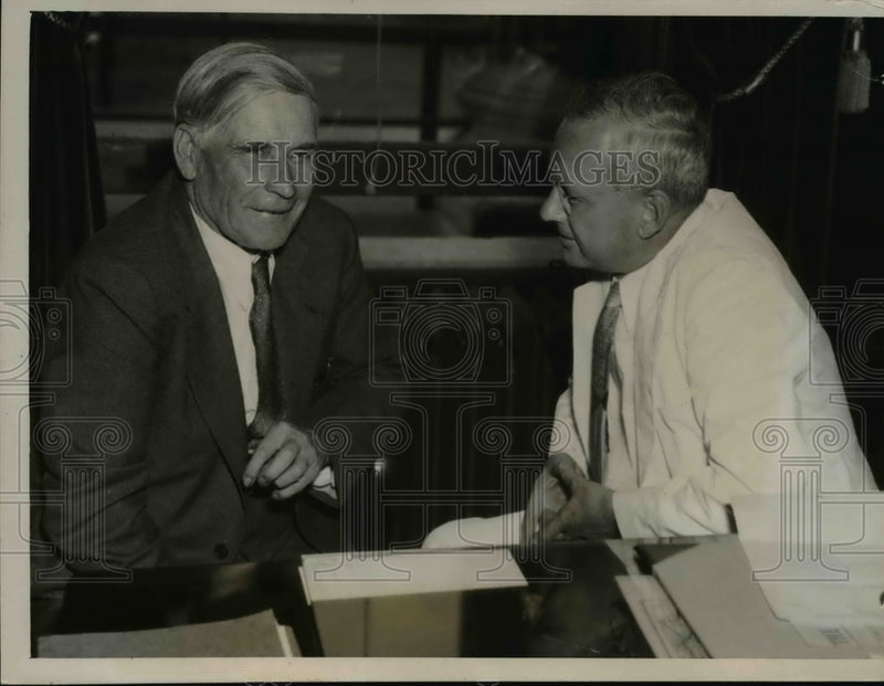 Load image into Gallery viewer, 1936 Press Photo Gov. Walter Welford of North Dakot and Gov. Alfred M. Landon.
