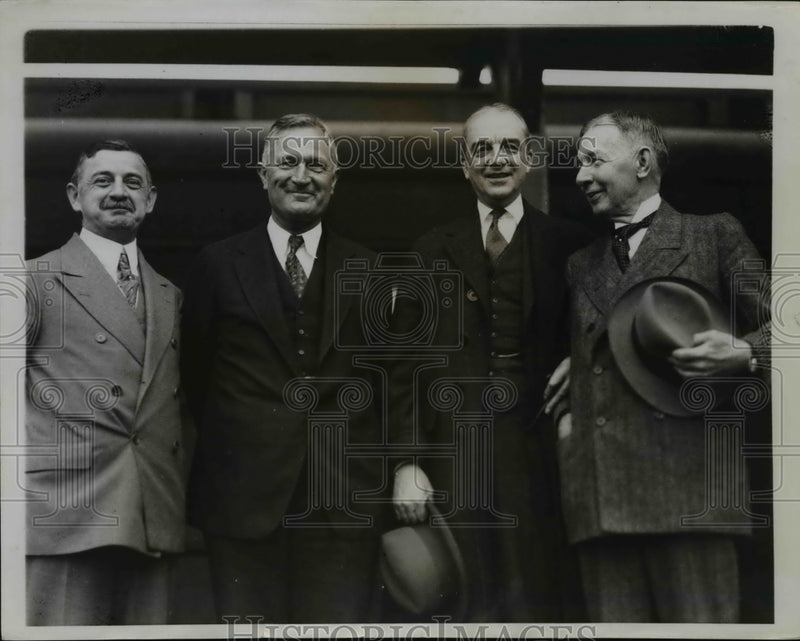 Load image into Gallery viewer, 1934 Press Photo Board of Reconstruction Finance Corp Meet at Home Harvey Couch
