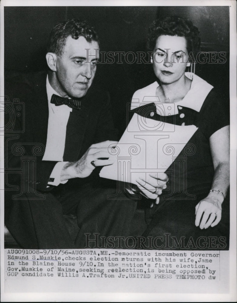 Load image into Gallery viewer, 1956 Press Photo Gov Edmund Muskie and Wife Jane in Blaine House in Augusta,ME
