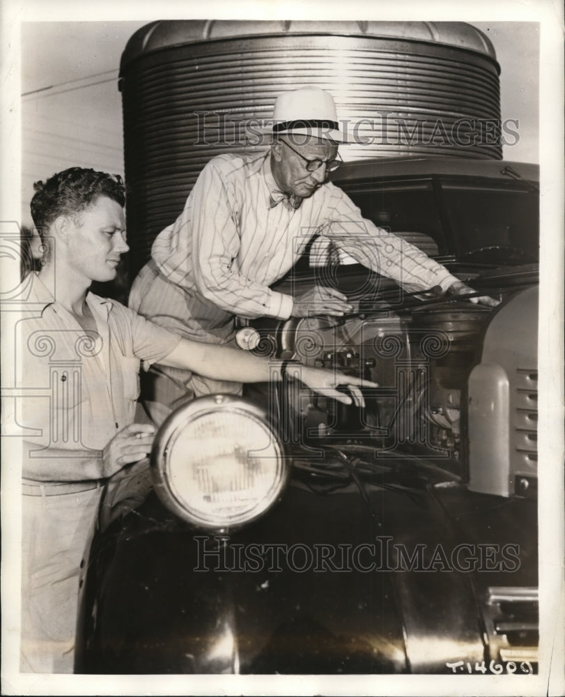 1942 Press Photo C.R. Robertson Overseas Transportation Company H.S. jaeger