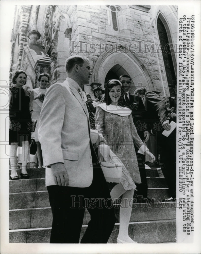 Load image into Gallery viewer, 1967 Press Photo Pat and Luci Nugent leave St. Mary's Cathedral in Austin Texas
